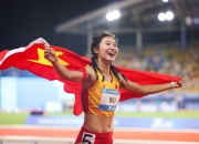 江南体育登录入口-田径选手奔跑如风，轻松夺得冠军