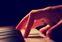 球队凭借默契配合,一路领先