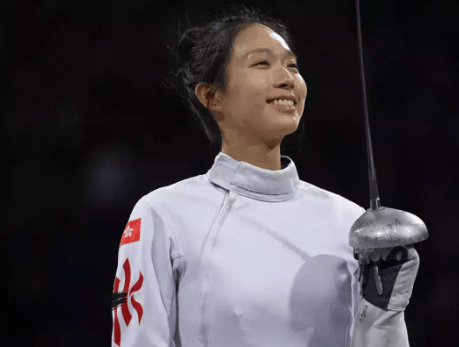 韩国击剑选手金旻恩夺得女子佩剑冠军