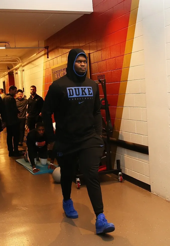 关于父爱如山！NBA官媒发亚历山大亲子视频的信息