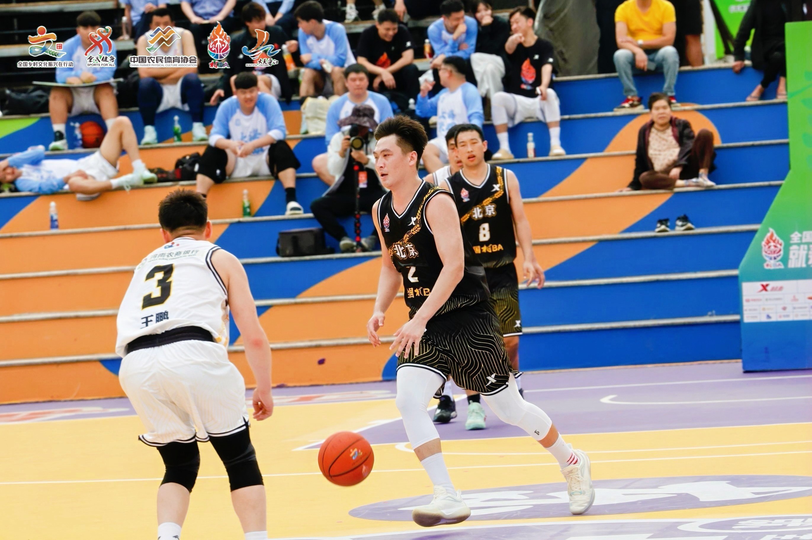 北京男篮对阵大连队，全队备战意志坚定(北京男篮对阵大连队,全队备战意志坚定不移)
