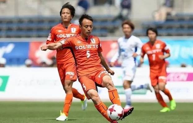 鹿岛鹿角冲击季军，年轻球员表现亮眼的简单介绍