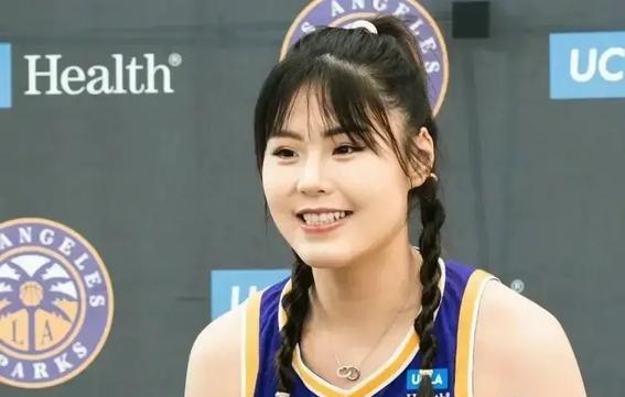 三分7中4，砍18分10篮板李月汝渴望为球队带来胜利的简单介绍