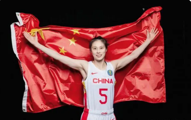 王思雨22年女篮世预赛个人集锦，对阵美国砍17分6助攻