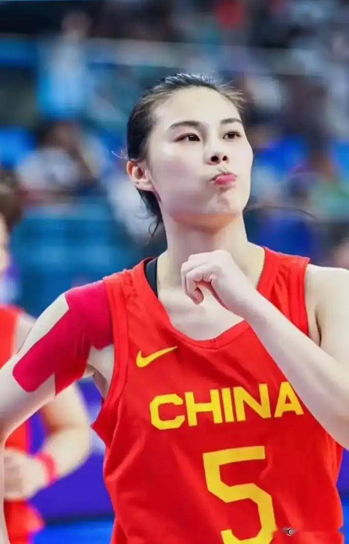 包含联赛中女篮各队实力严重失衡，制约了球员的成长的词条