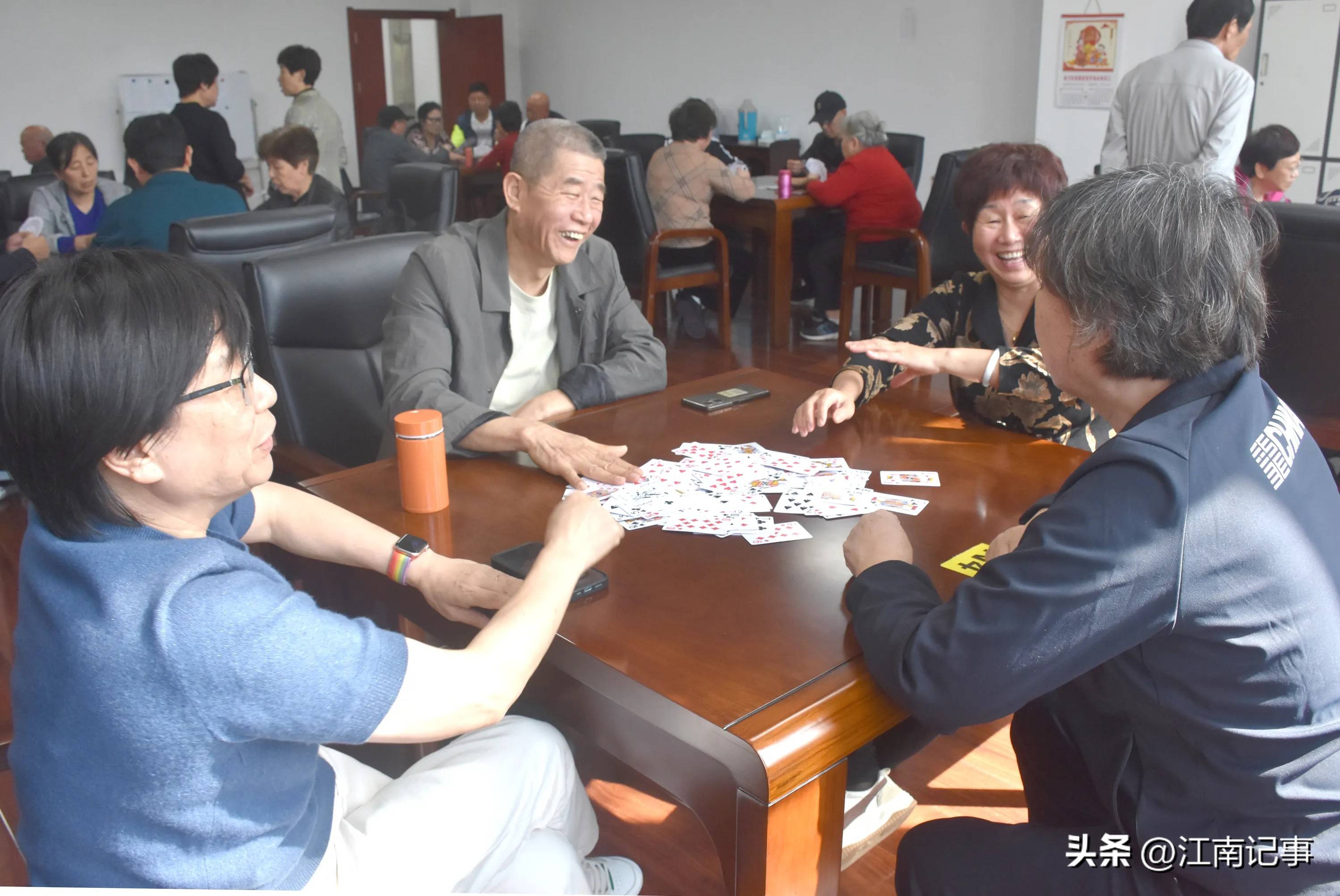 包含浙江杭州办银龄电竞赛老人乐享晚年的词条